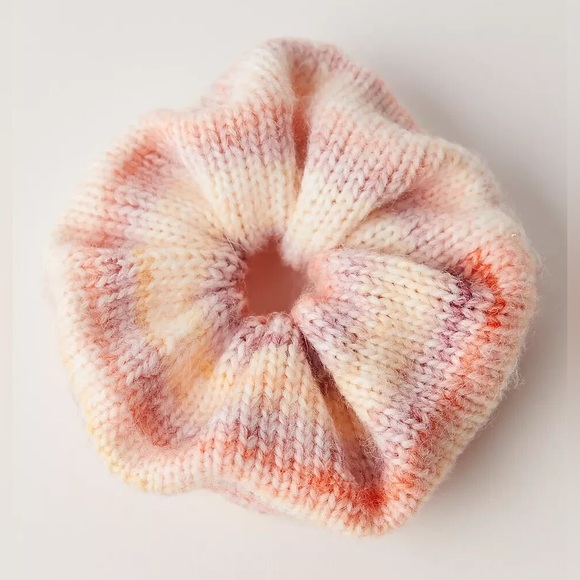 Free People Accessories - FREE PEOPLE Knit Striped Jumbo Scrunchie NWT Pink Ivory